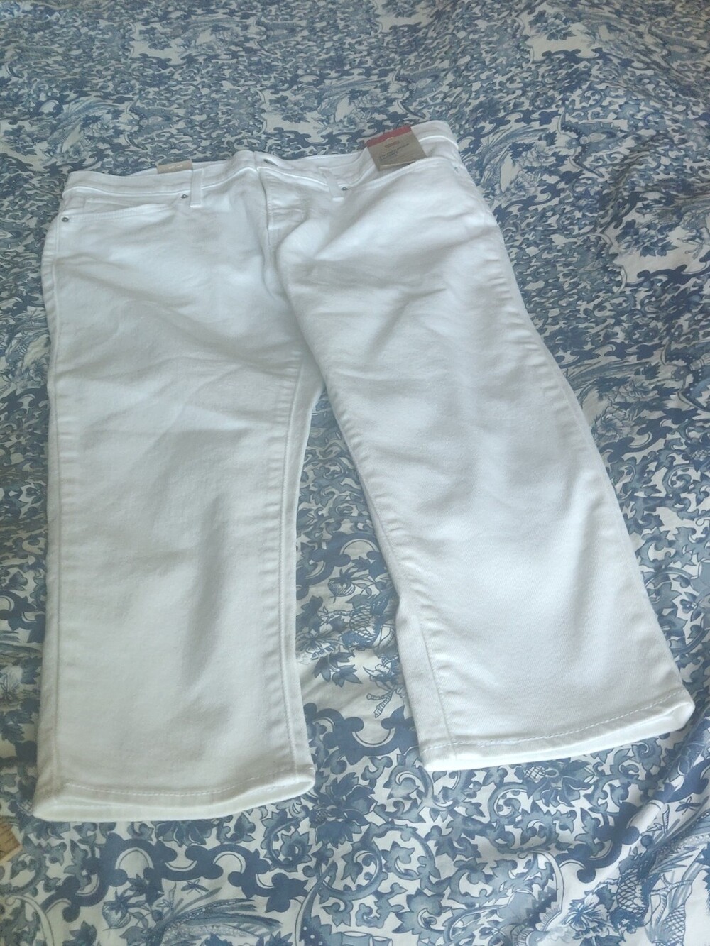Levi 311 Shaping White Skinny Capris Jeans